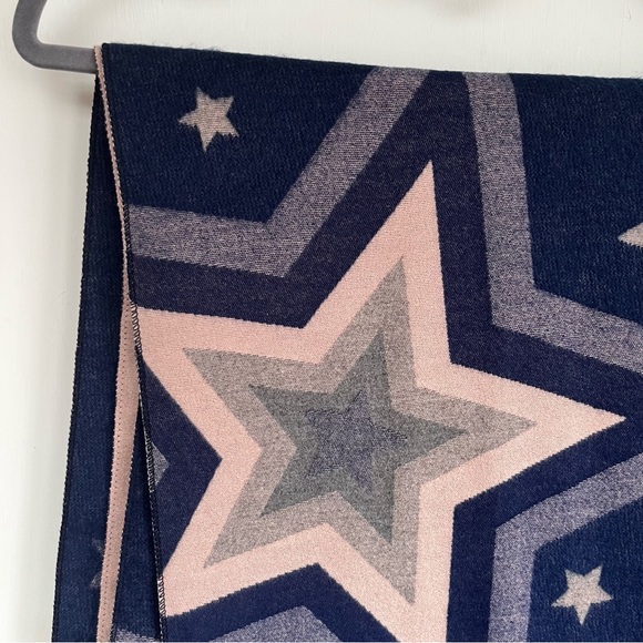 Star Patterned Scarf
Purple And Blue
Reversible - Picture 2 of 4